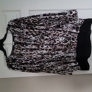 Ladies pull-over top